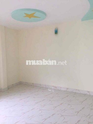 Bán nhà 2 lầu 4 phòng ngủ hẻm xe hơi gần mọi tiện ích