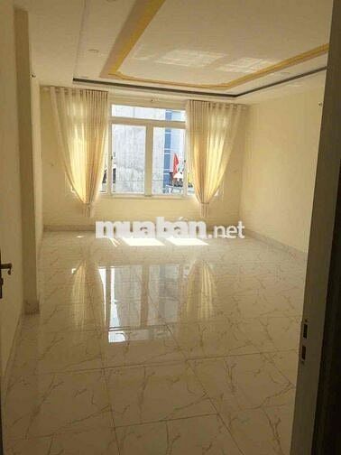 Bán nhà 2 lầu 4 phòng ngủ hẻm xe hơi gần mọi tiện ích