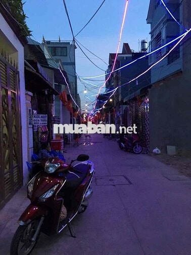 Bán nhà 2 lầu 4 phòng ngủ hẻm xe hơi gần mọi tiện ích