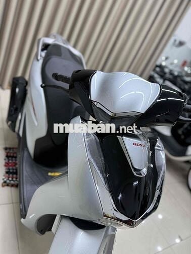 SH 160! màu hót chạy lướt vài ngàn km cần sang nhu