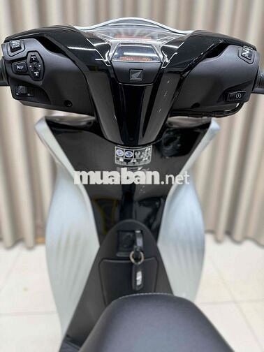 SH 160! màu hót chạy lướt vài ngàn km cần sang nhu