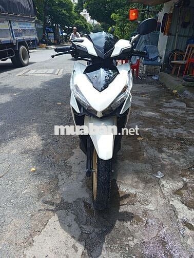 Xe máy Honda Vario màu trắng, đời 2018