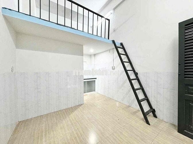CHO THUÊ PHÒNG GÁC CAO - THANG MÁY - CỬA SỔ THOÁNG NGAY TRUNG TÂM