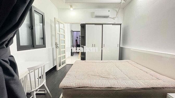 CHÍNH CHỦ CHO THUÊ 1PN BAN CÔNG FULL NỘI THẤT NGAY BẾN VÂN ĐỒN CHỈ 6.x