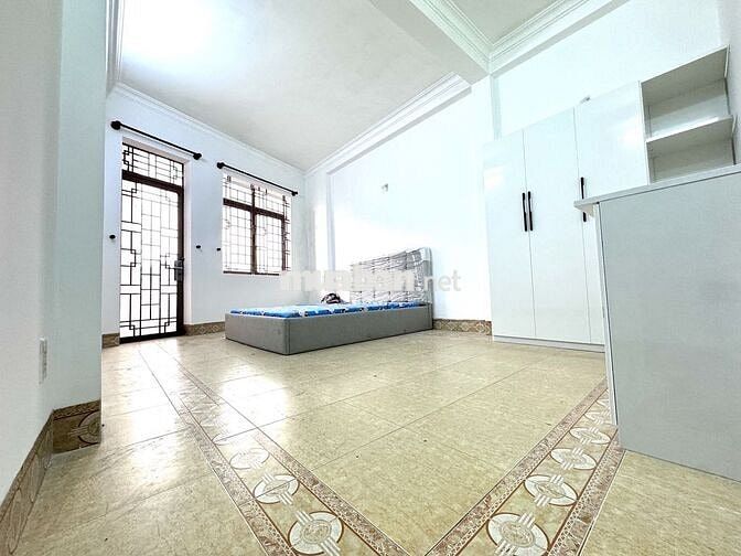 Cho thuê phòng 26m2 nhà mặt tiền Quận 1
