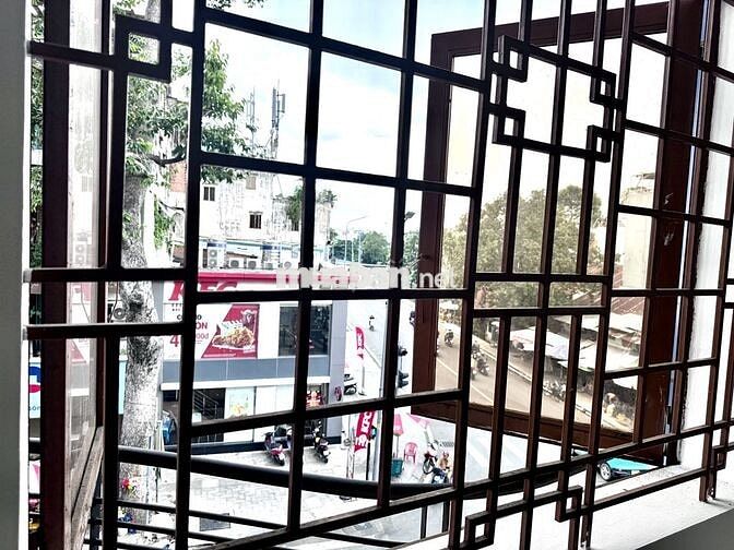 Cho thuê phòng 26m2 nhà mặt tiền Quận 1