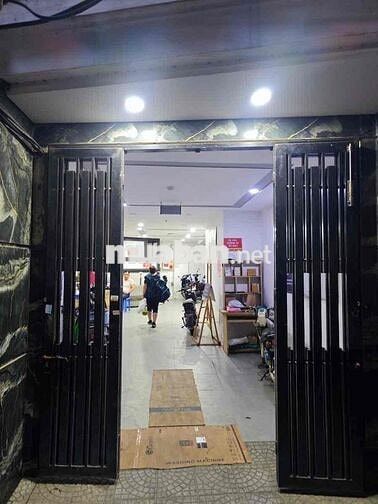 Bán căn hộ ccmn chuẩn đẹp 55 m2 phố Đông Tác - Phương Mai , Đống Đa 2,
