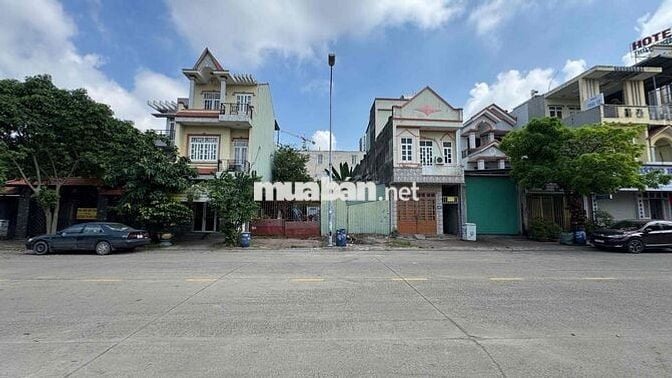 Giá mềm măt tiền kinh doanh giá tốt Vincom Dĩ An Ngã tư 550.Ngang 10m