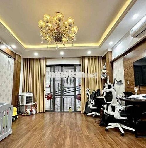 Nhà Hoàng Quốc Việt có gara riêng nhỉnh 8 tỷ