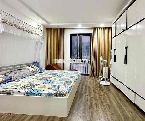 Nhà Hoàng Quốc Việt có gara riêng nhỉnh 8 tỷ