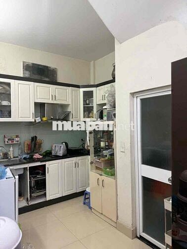 Nhà Hoàng Quốc Việt có gara riêng nhỉnh 8 tỷ