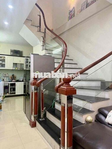 Nhà Hoàng Quốc Việt có gara riêng nhỉnh 8 tỷ