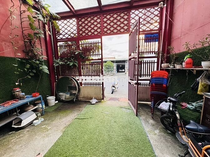 BÁN NHÀ 4 TẦNG – MẶT TIỀN KÍNH NỔI DĨ AN – 5x20M – 8PN – GIÁ 5.1TY