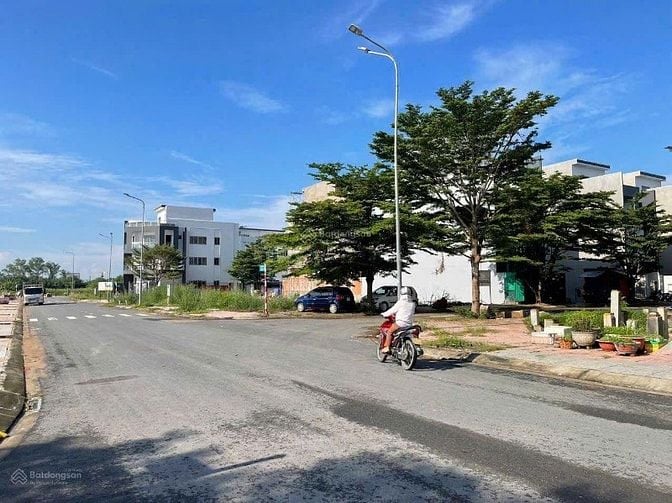 Nhà phố liền kề, 120m2, 2 lầu,12 tỷ tại KDC Thanh Nhựt,  Lê Văn Lương
