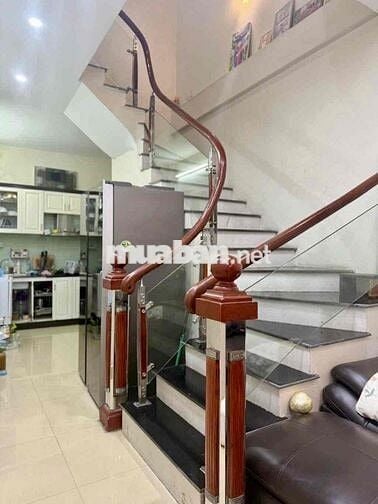 Nhà Hoàng Quốc Việt có gara riêng nhỉnh 8 tỷ