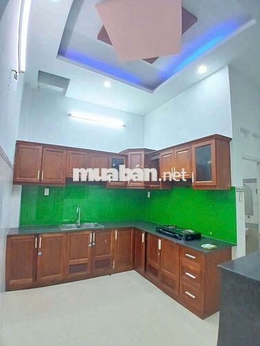 NHÀ SẠCH SẼ RỘNG 4*17, TRỆT LẦU, 2PN, 3WC, HẺM XE HƠI