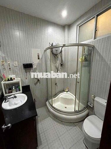 CHO THUÊ NHÀ Ở HẺM BA GÁC , 3PHỒNG NGỦ, NỘI THẤT CƠ BẢN , CMT8,QUẬ 10