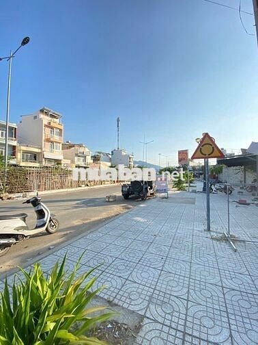 Cho thuê nhà cấp 4 rộng 60m2, mặt tiền đường lớn Cao Xuân Huy