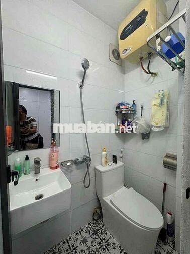 Hơn 2 tỷ nhà phố Phạm ngọc Thạch 55m2 ccmn 2 ngủ - Toà nhà thang máy .