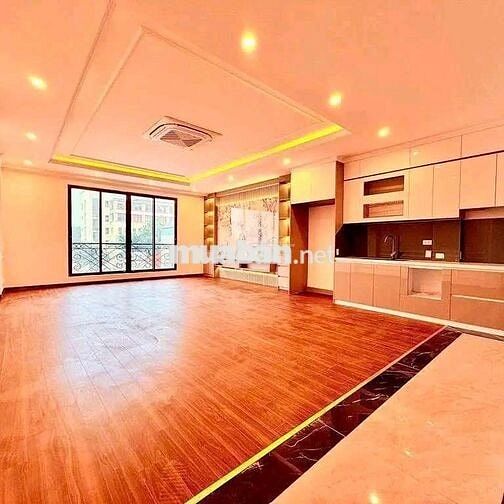 Tu Hoàng -7 tầng thang máy -ô tô đỗ cổng -full nội thất - nở hậu 7x tỷ