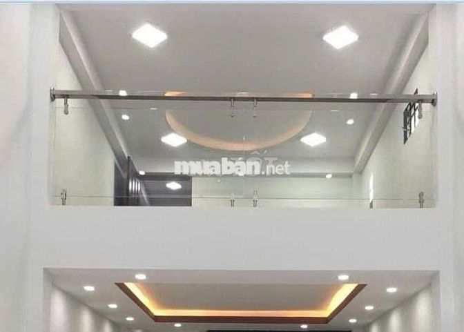 Share phòng trong nhà nguyên căn có ban công và cửa sổ lớn 899337486