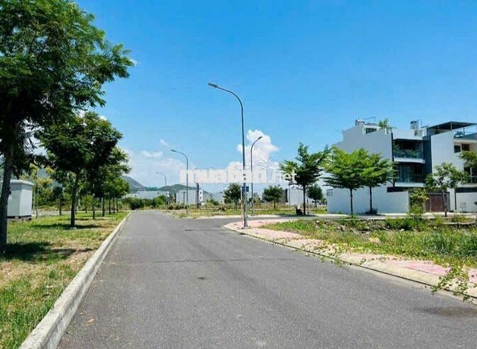LÔ ĐẤT MT SIÊU ĐẸP SHR CÁCH CHỢ ĐỨC HOÀ VÀI BƯỚC CHÂN GIÁ 950T/86M2