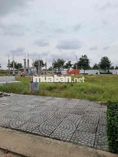 Cực hiếm đất ODT ngay chợ Đức Hoà, sổ riêng, hạ tầng hoàn thiện