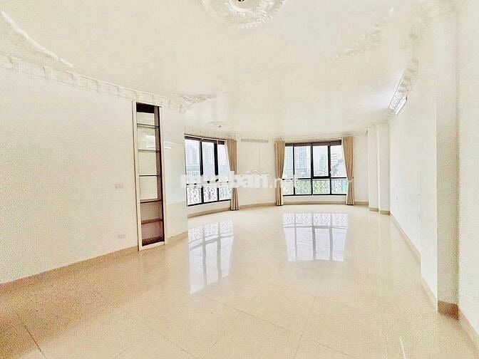 Cho thuê sàn văn phòng Yên Lãng 70m2 11tr lô góc bãi đỗ oto cách 20m