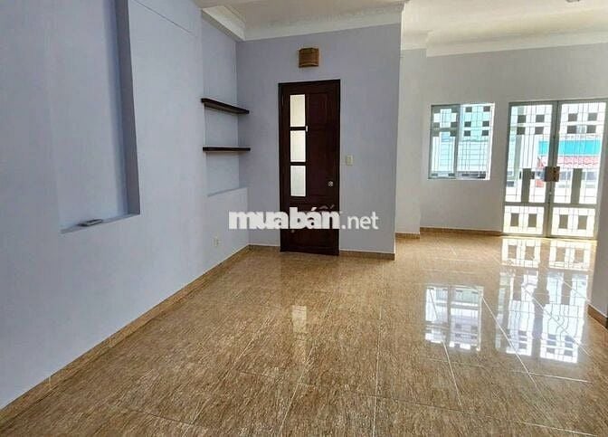 Cho thuê nhà mặt tiền đường Nguyễn Xuân Khoát, dt 7x18 trệt 3 lầu