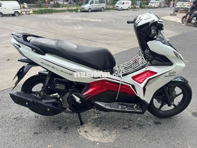 Cần bán ab 125 2021 màu trắng đỏ đen
