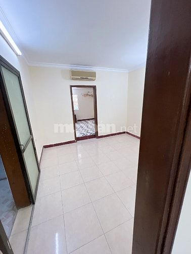 Cho thuê căn hộ tập thể Bách Khoa, mặt đường Lê Thanh Nghị