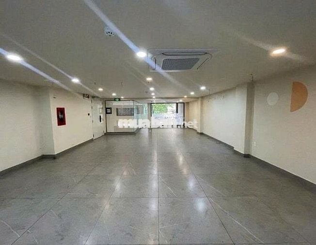 Mặt Tiền  Sư Vạn Hạnh gần Vạn Hạnh Mall Quận 10