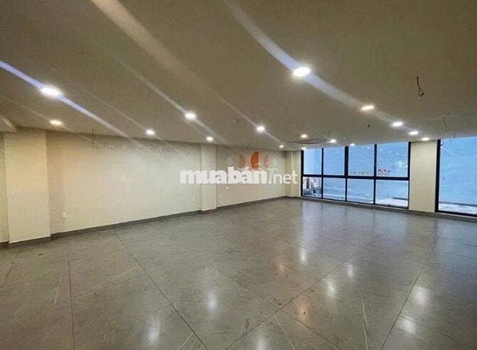 Mặt Tiền  Sư Vạn Hạnh gần Vạn Hạnh Mall Quận 10