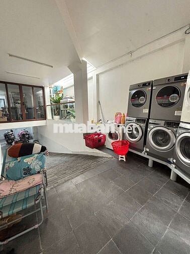 STUDIO FULL NỘI THẤT, CỬA SỔ TRỜI THOÁNG MÁT GẦN TRƯỜNG SA TIỆN QUA Q1