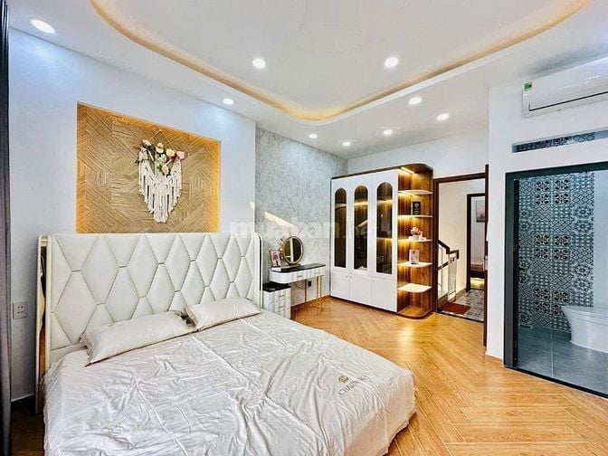 Bán nhanh nhà đối diện TTTM Phan Huy Ích 49m2 2tỷ350. Sổ hồng riêng.