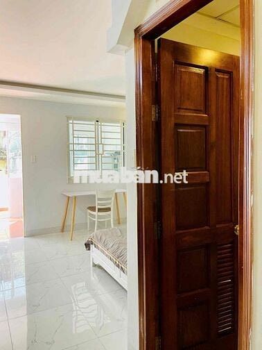 Cho Thuê Căn Hộ 1pn Tách Bếp Ban Công Thoáng Ngay Nguyễn Trãi Quận 1