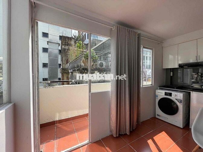 Cho Thuê Căn Hộ 1pn Tách Bếp Ban Công Thoáng Ngay Nguyễn Trãi Quận 1