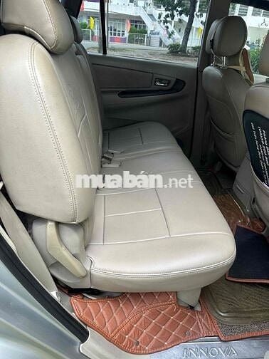 nhà tôi bán lại Innova 2015 E -so san 128000 km