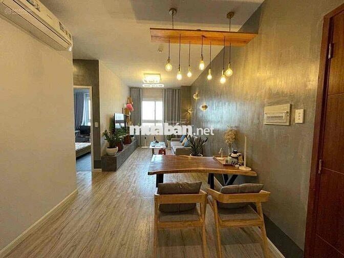 Căn hộ 2pn, có ban công, full nội thất tại Cc Giai Việt, p5, quận 8