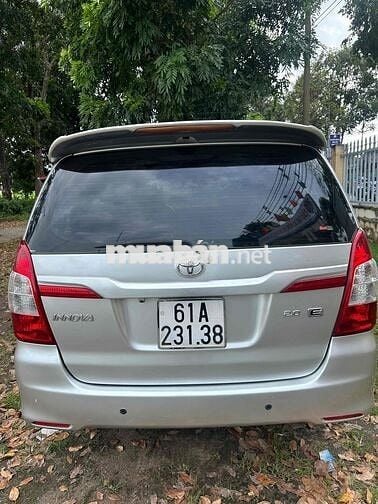 nhà tôi bán lại Innova 2015 E -so san 128000 km