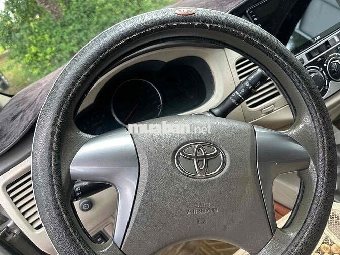 nhà tôi bán lại Innova 2015 E -so san 128000 km
