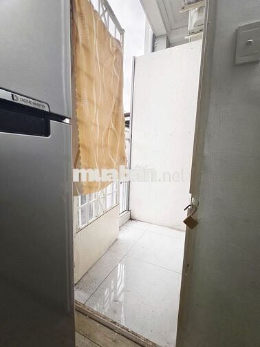 Phòng gác ban công cửa sổ thoáng tách bếp 5 phút ra tới quận 1