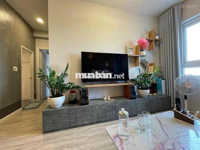 Căn hộ 2pn, có ban công, full nội thất tại Cc Giai Việt, p5, quận 8