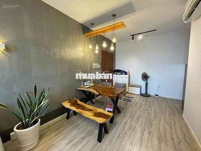 Căn hộ 2pn, có ban công, full nội thất tại Cc Giai Việt, p5, quận 8