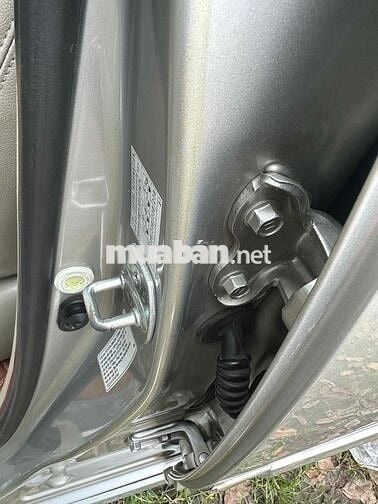 nhà tôi bán lại Innova 2015 E -so san 128000 km
