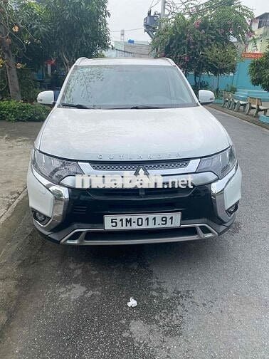 Mitsubishi Outlander 2019 2.4 CVT Premium - 42000