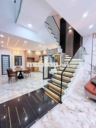BÁN NHÀ 1 trệt 2 lầu ngay thành phố Bến Cát  Phù hợp vừa ở vừa kinh do