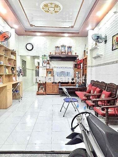 NHỈNH 2 TỶ GẦN PHAN VĂN HỚN DT 71m2 ĐƯỜNG XE TẢI SỔ RIÊNG