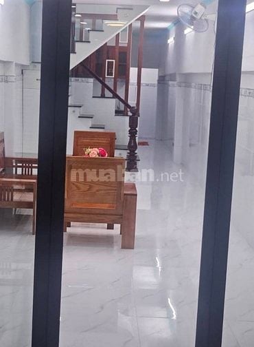 3,2 x 20 một trệt một lầu ba phòng ngủ chính chủ bán