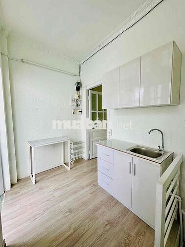 CHDV MỚI TINH BAN CÔNG FULL NT 40m2 SIÊU RẺ NGAY NGUYỄN VĂN CỪ Q5 CHI